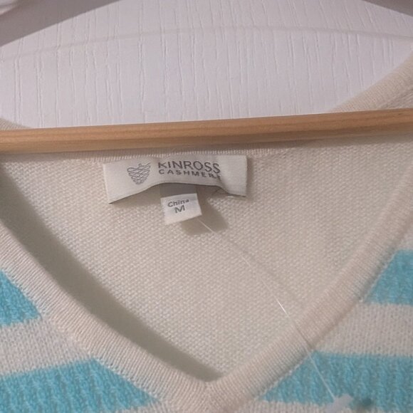 NEW! Kinross | 100% Cashmere V-Neck Sweater In Ivory & Aqua Stripes - Picture 3 of 7